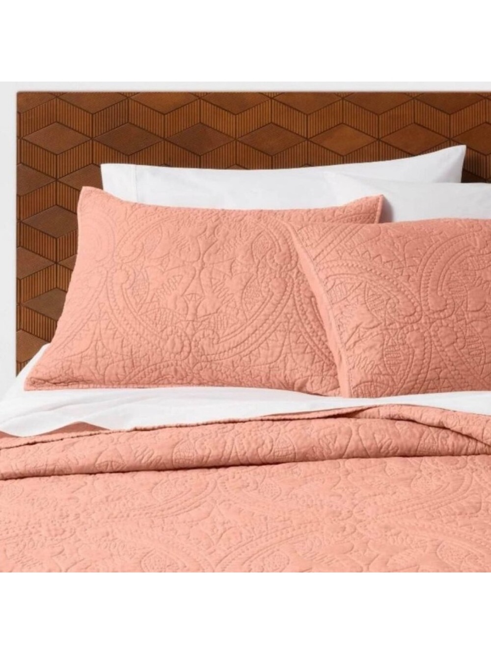 Opalhouse Jungalow King Quilted Paisley Quilt, Coral almost Terracotta color